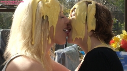 custard_kissing_girls_004.jpg