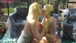 custard_kissing_girls_006.jpg