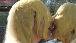 custard_kissing_girls_008.jpg