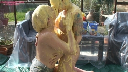 custard_kissing_girls_010.jpg